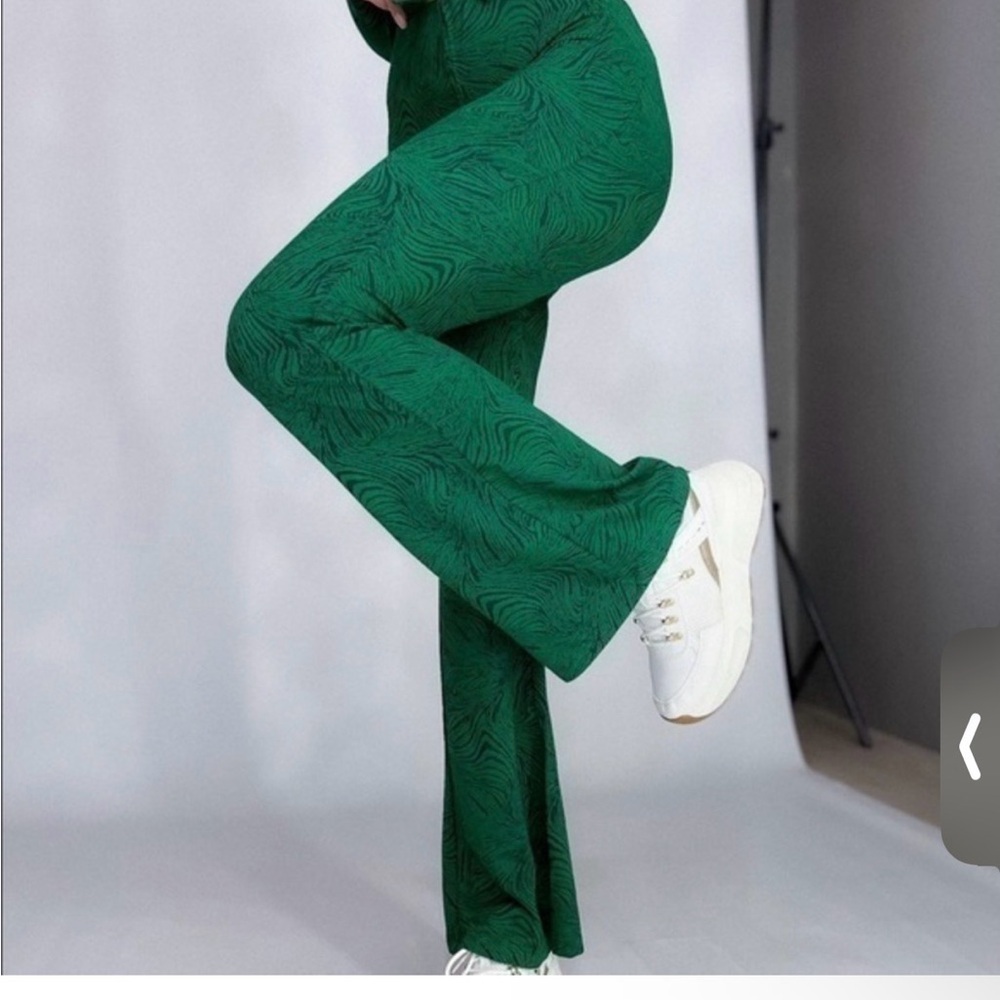 Zara Emerald Patterned Flare Pants - Picture 7 of 8